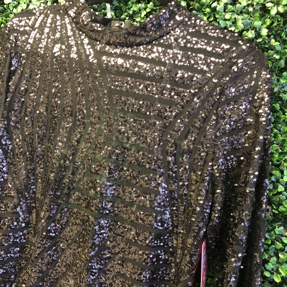 Black sequins romper - Picture 2 of 3